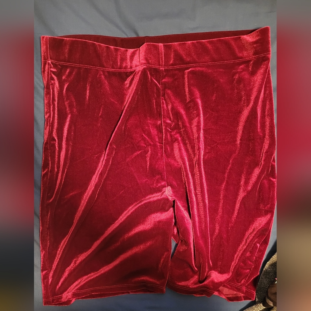 Forever 21 velour short red 3x